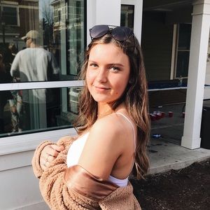 Meet your Posher, Mia